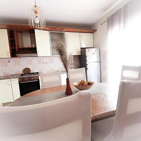 Ena, Appartamento Biograd Na Moru