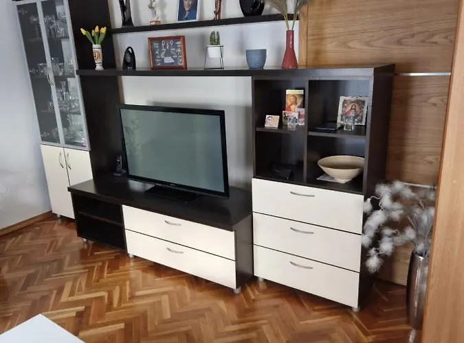 Ena, Apartmán