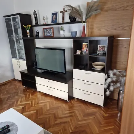 Ena, Apartment